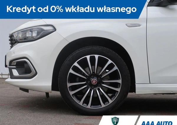 Fiat Tipo cena 57000 przebieg: 28504, rok produkcji 2021 z Gąbin małe 92